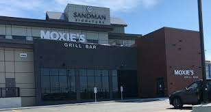 Moxies St. John's Restaurant – Bild 1