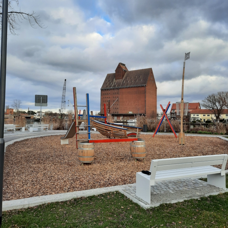 Spielplatz Eisenhüttenstadt – Bild 1