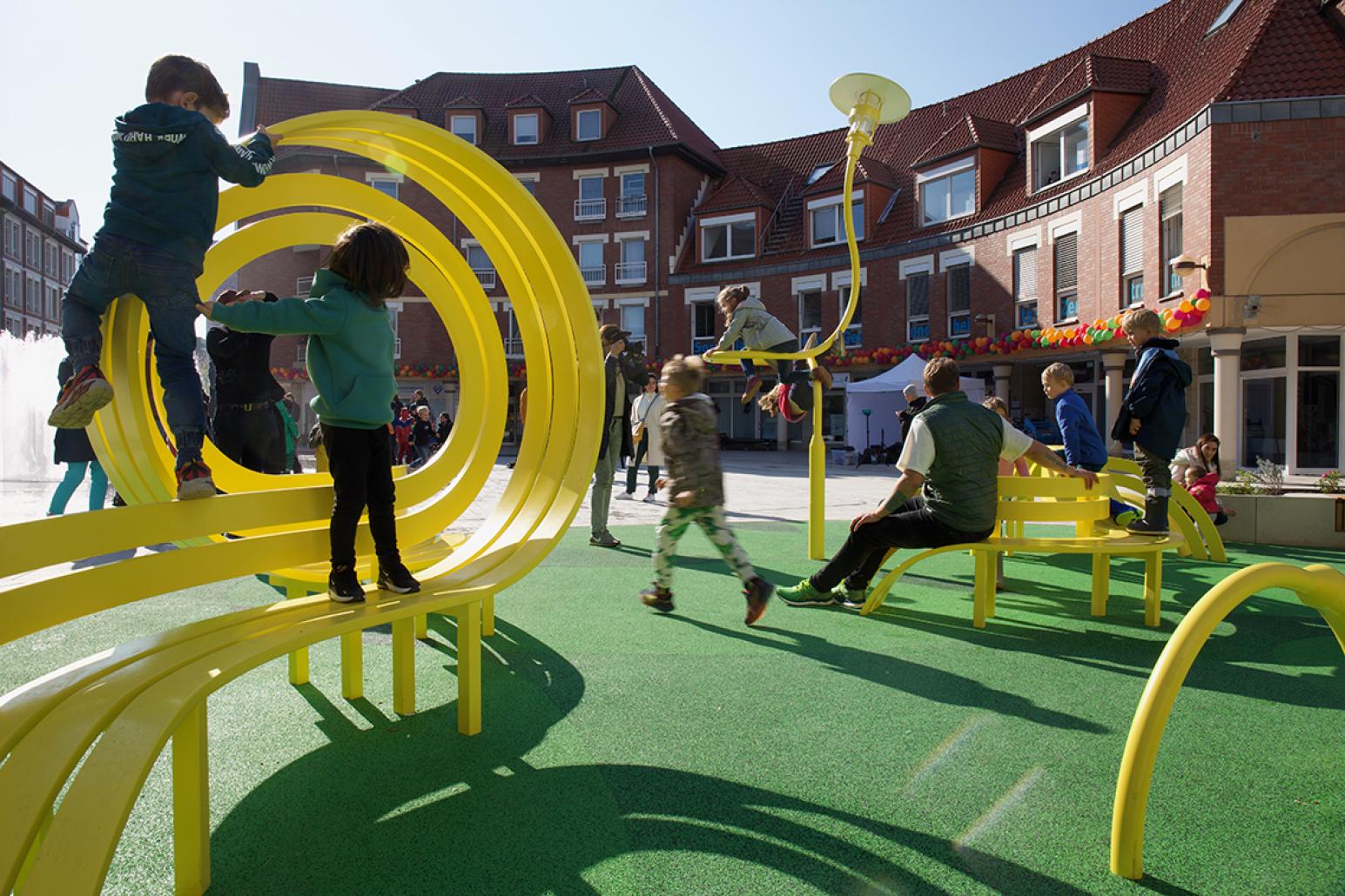 „Social Playground Monheim“ von Jeppe Hein – Bild 4