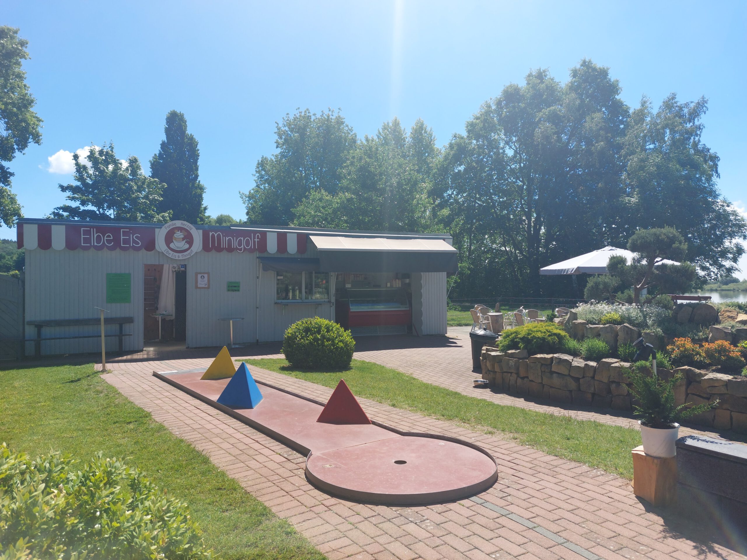 Elbe Eis & Minigolf Familie Herzog – Bild 3