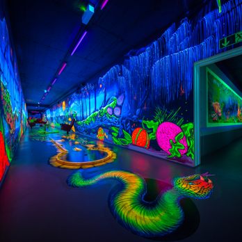 Schwarzlicht Semester Minigolf Münster – Bild 4