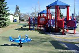 Renfrew Community Centre Playground – Bild 1