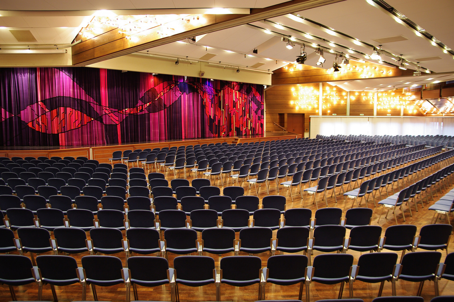 Stadthalle Baunatal Kultur-und Tagungszentrum – Bild 1