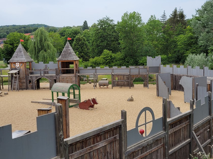 Ritterburg Spielplatz – Bild 2