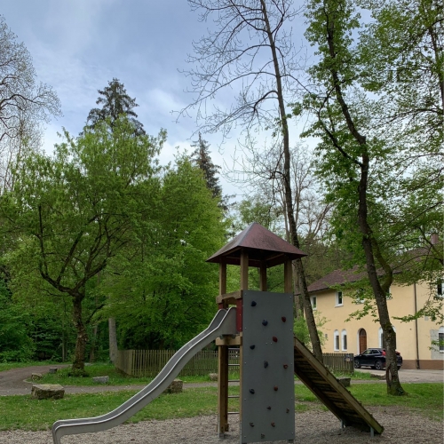 Spielplatz im Stadtpark – Bild 1