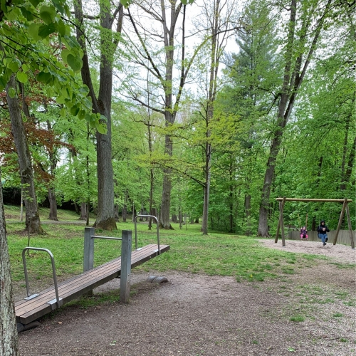Spielplatz im Stadtpark – Bild 3