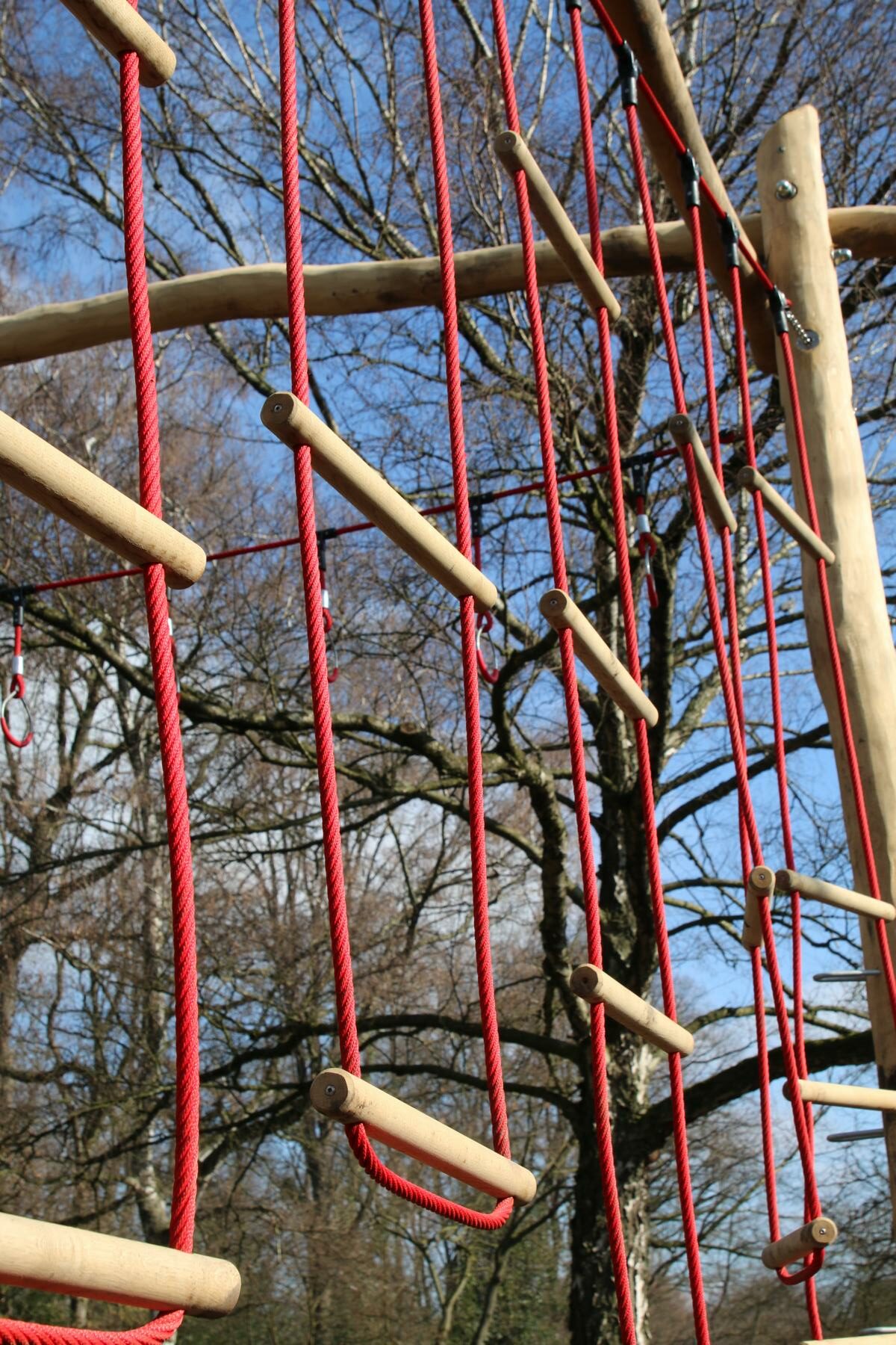 Niedrigseilgarten an der Bernard Overberg Schule – Bild 3