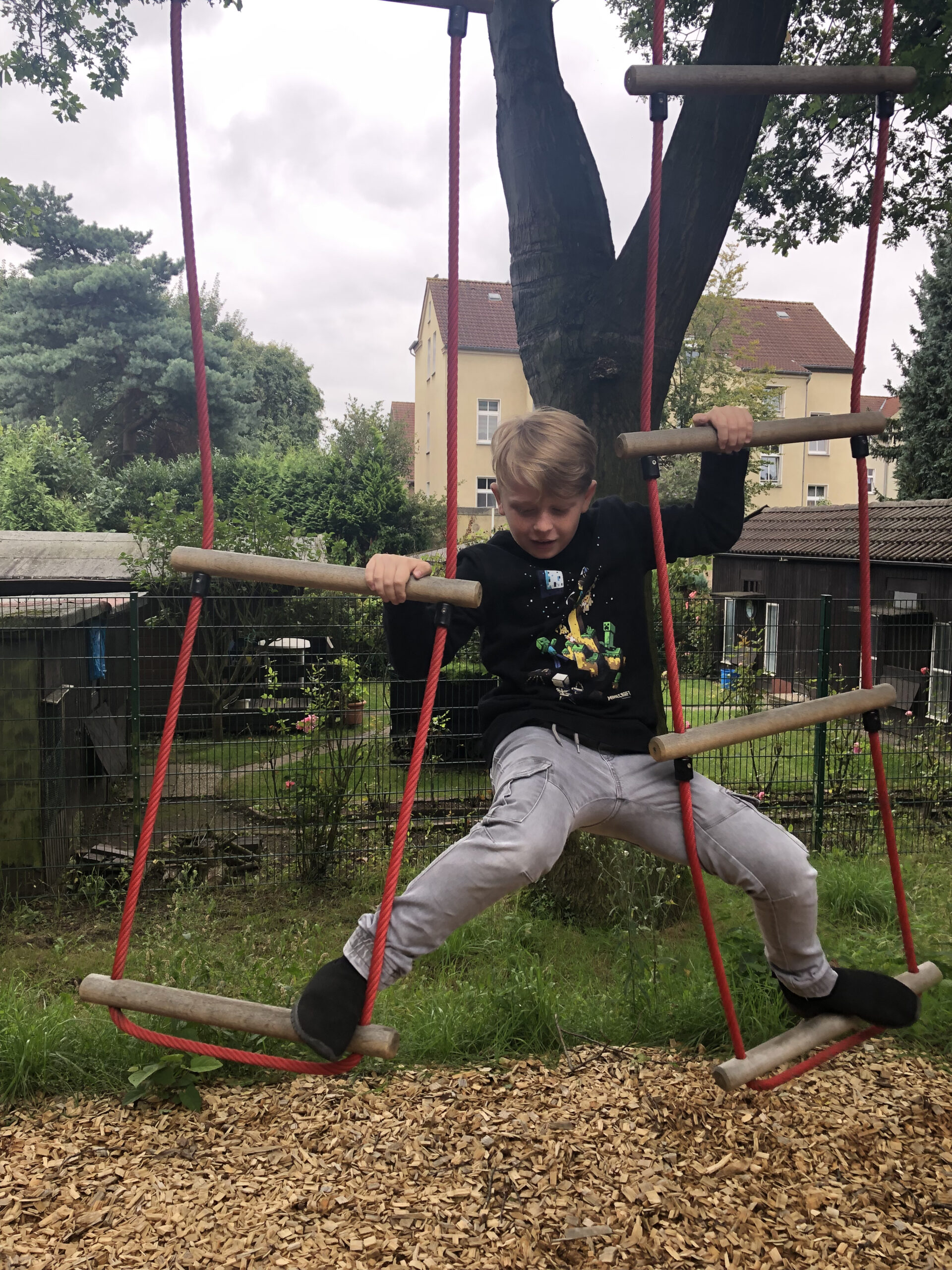 Niedrigseilgarten an der Bernard Overberg Schule – Bild 4