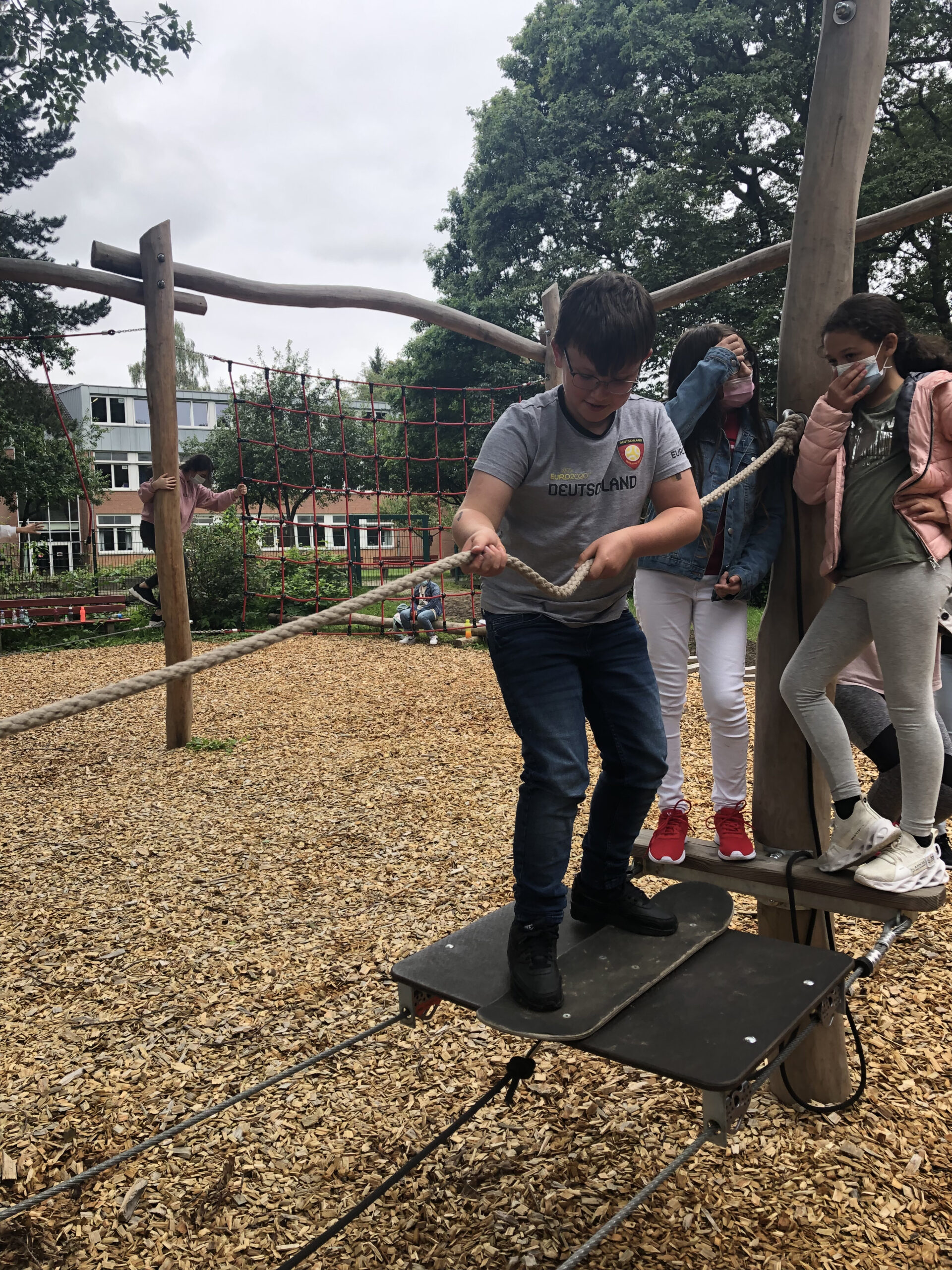 Niedrigseilgarten an der Bernard Overberg Schule – Bild 5