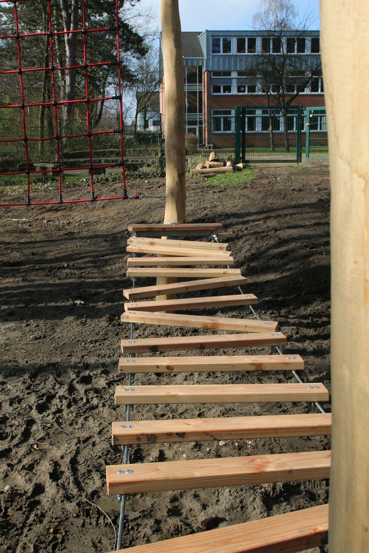 Niedrigseilgarten an der Bernard Overberg Schule – Bild 6