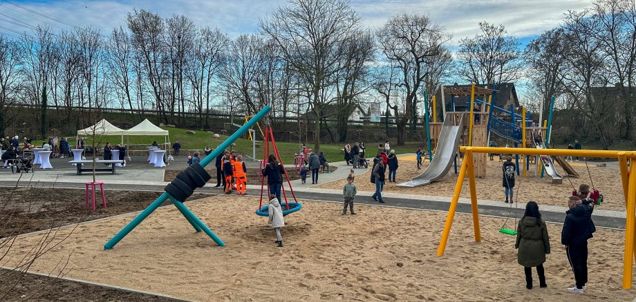 Spielplatz – Bild 1
