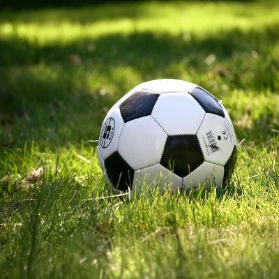 Fußball- und Basketballplatz – Bild 6