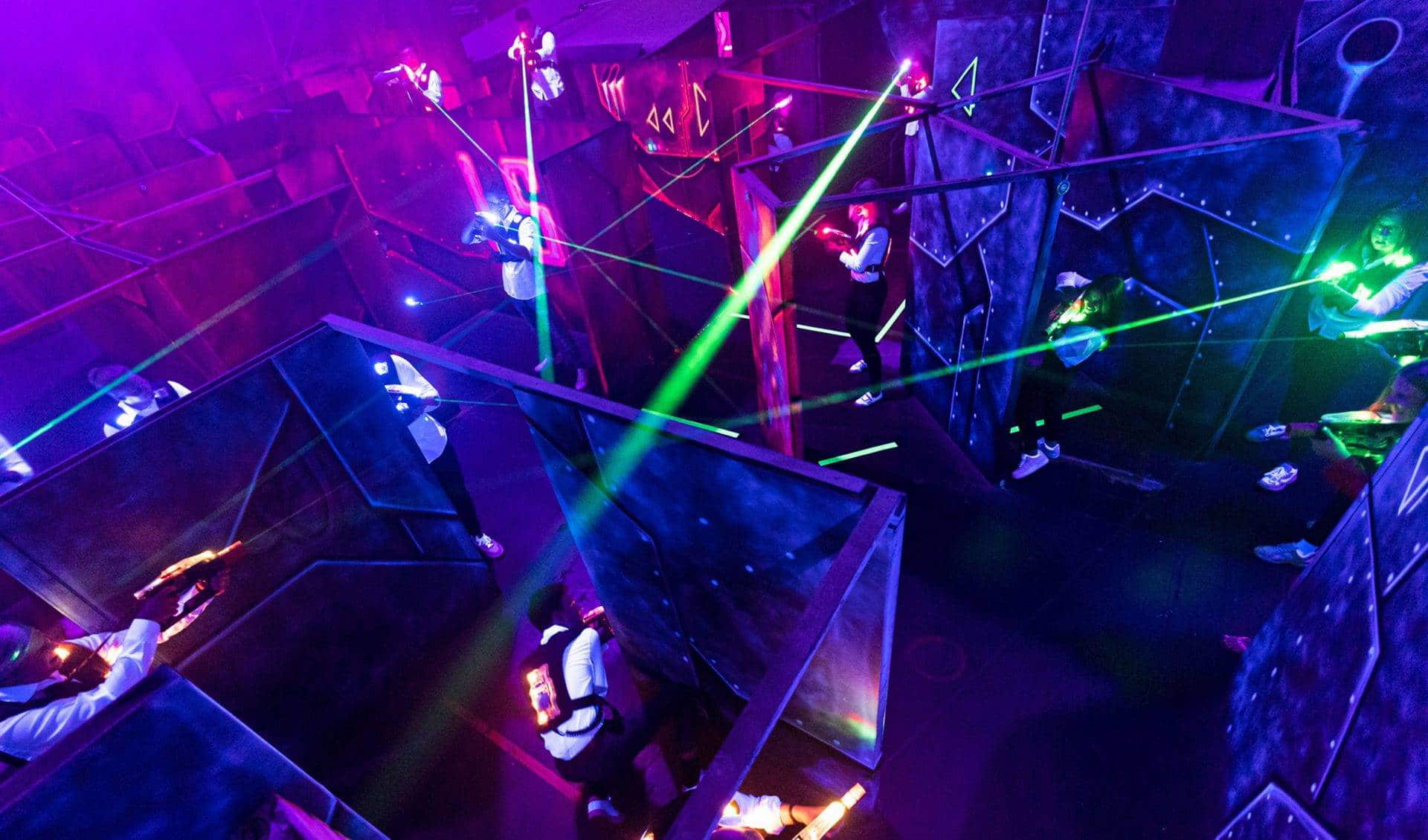 funXperience Göttingen | LaserSports, NeonGolf, Mission: Room Escape & Pixel Games – Bild 2