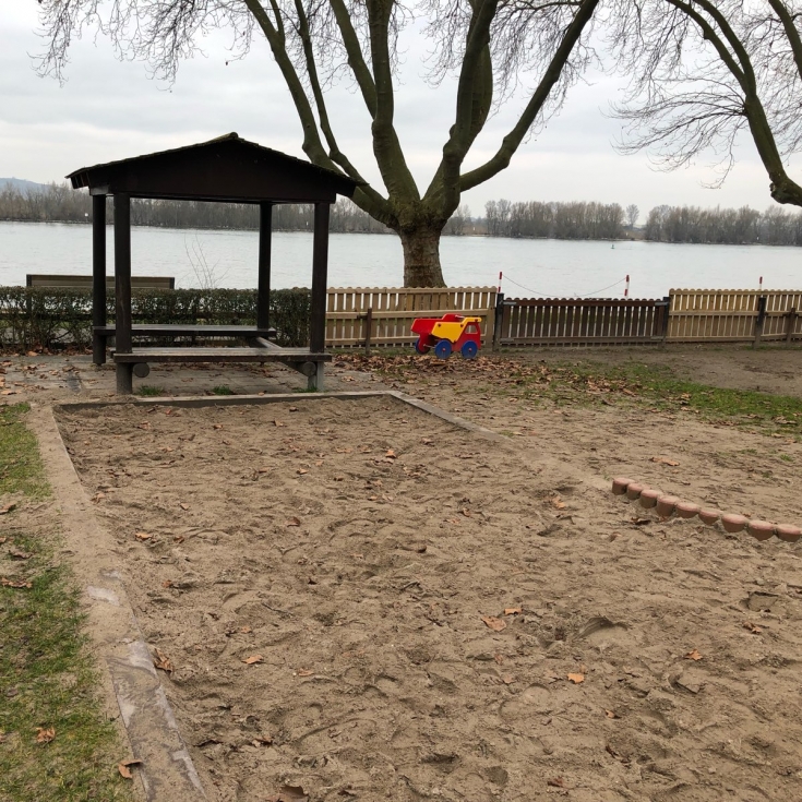 Spielplatz am Rheinufer – Bild 4