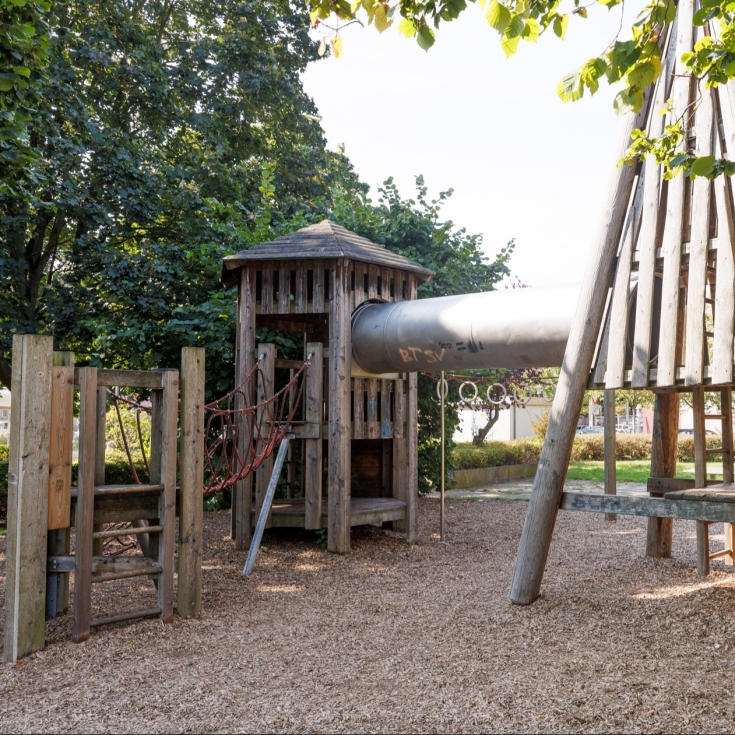 Städtischer Spiel- und Jugendplatz „Burgundenplatz“ – Bild 3