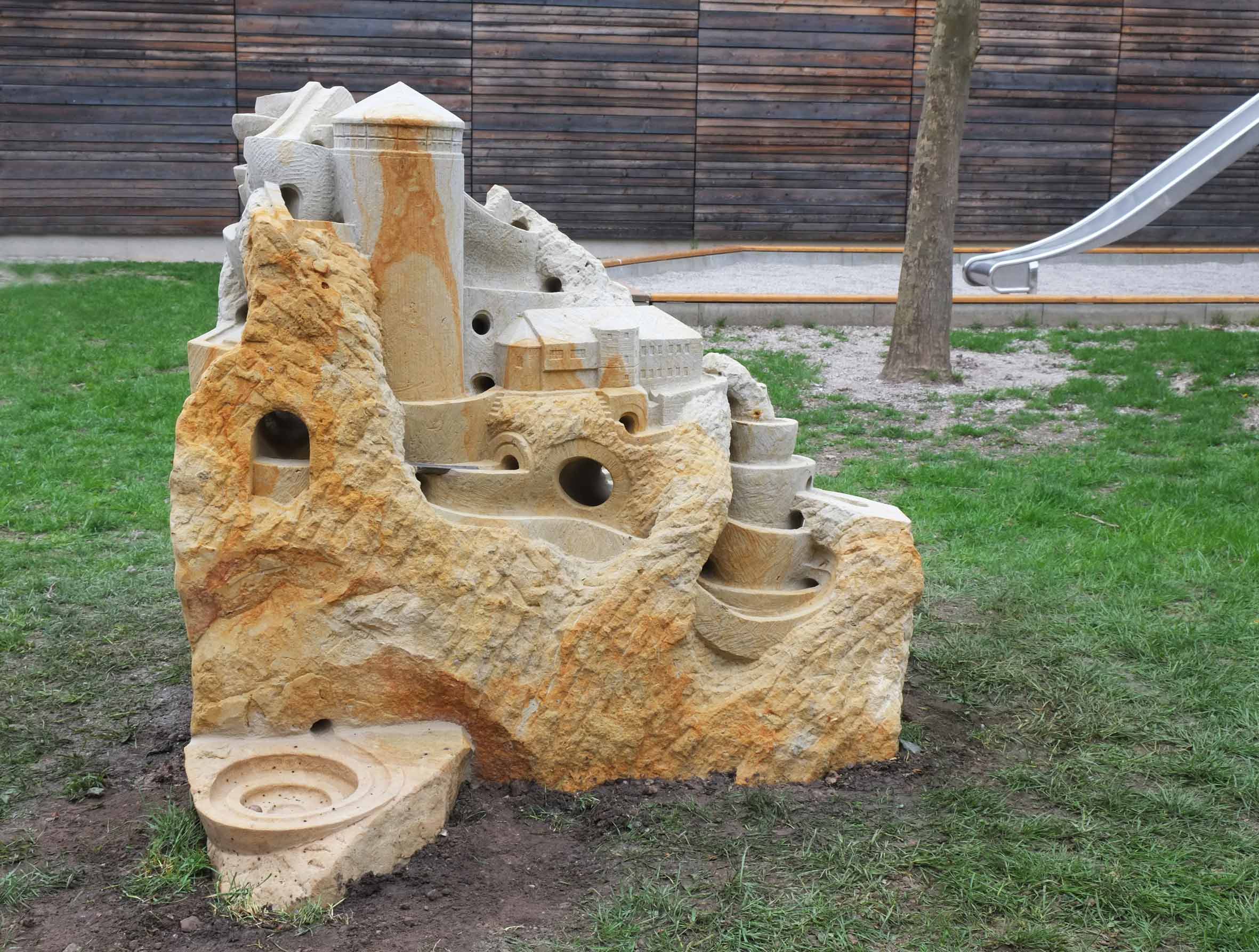 Spielplatz an der Talschule – Bild 1