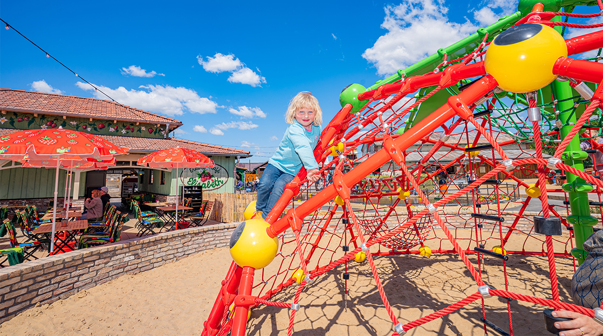 Dorfplatz Karl Logen – Bild 1