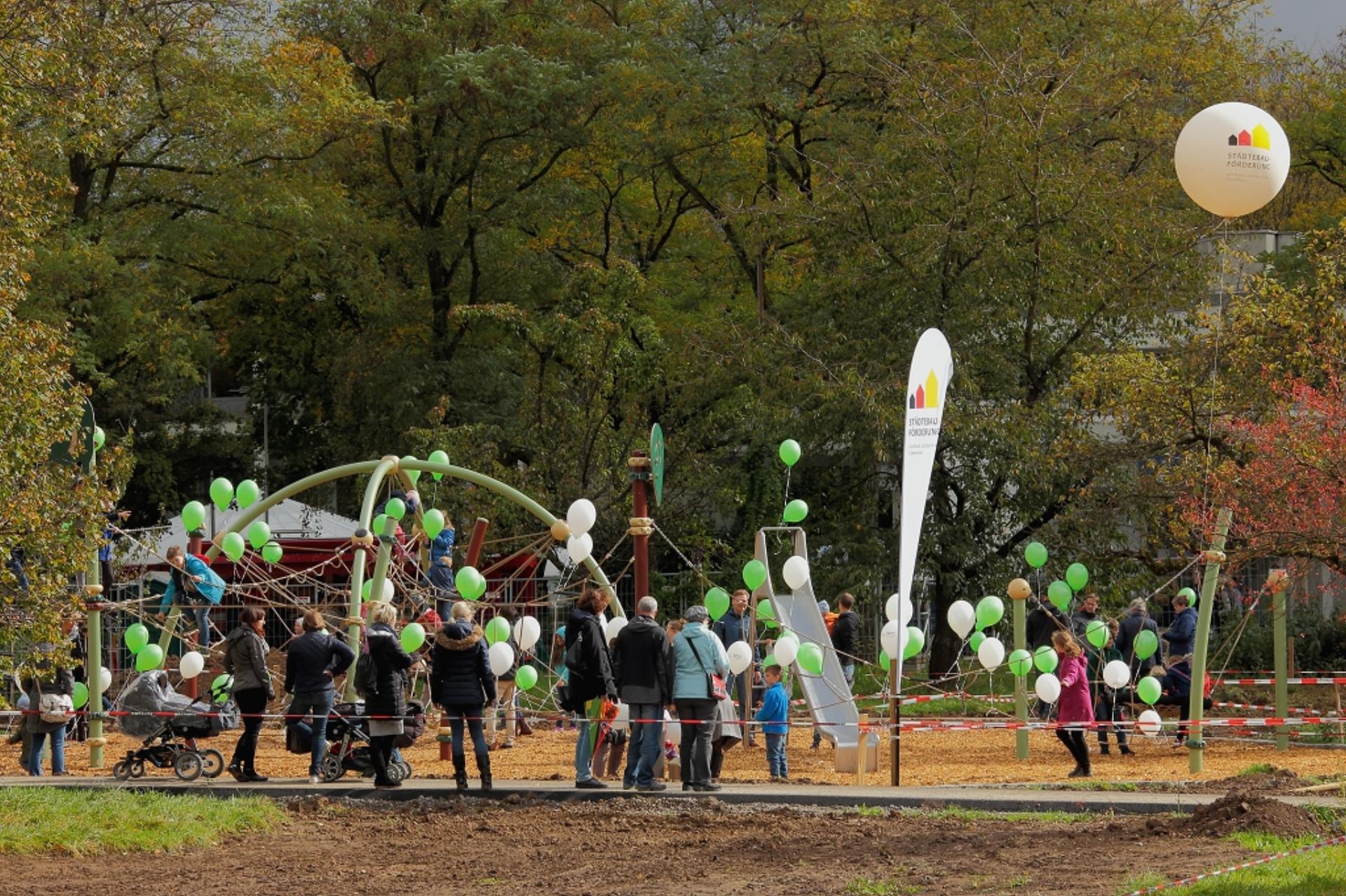 Spielplatz – Bild 1