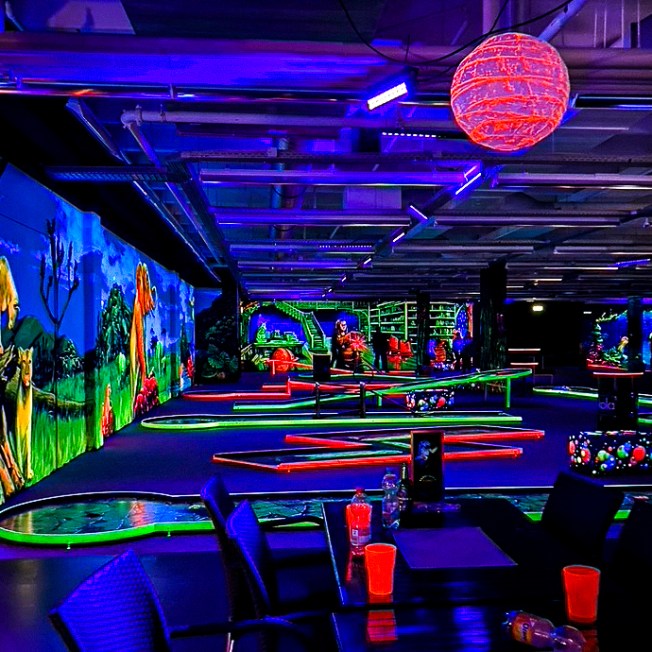 Neonlöwen Gera - Schwarzlicht Minigolf, indoor – Bild 3