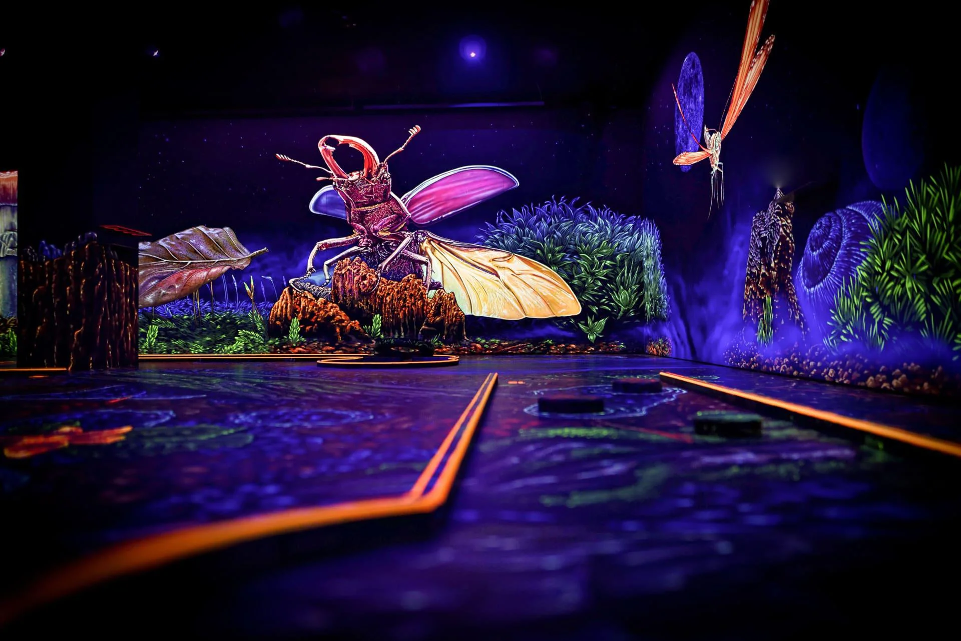 Glowing Rooms 3D Schwarzlicht Minigolf Dresden – Bild 5