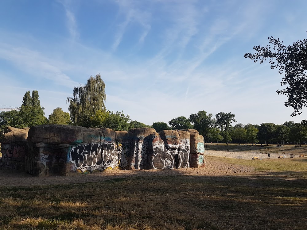 Kletterfelsen Volkspark Friedrichshain – Bild 2