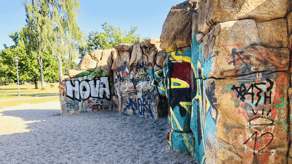 Kletterfelsen Volkspark Friedrichshain – Bild 4