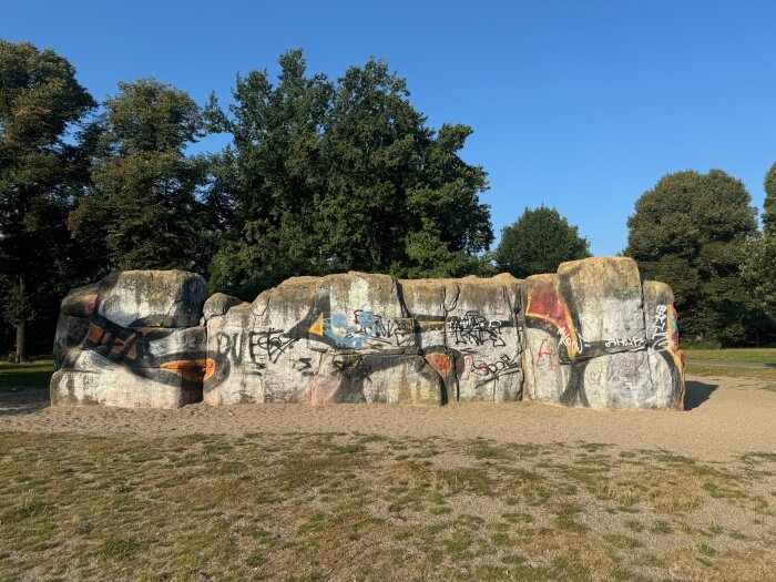 Kletterfelsen Volkspark Friedrichshain – Bild 6