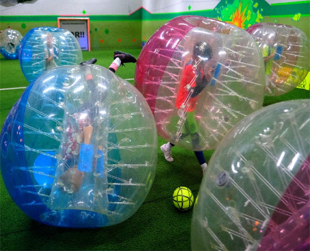 Kindergeburtstag feiern - Trampolinhalle, Bubblesoccer, Nerf, Lasertag, Schwarzlicht Fußball – Bild 2