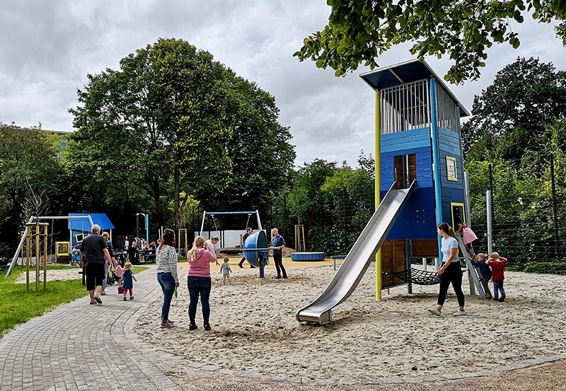 Spielplatz – Bild 1