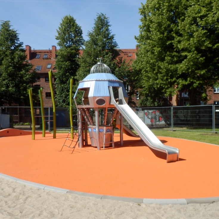 Spielplatz "Rosa-Luxemburg-Straße" – Bild 1