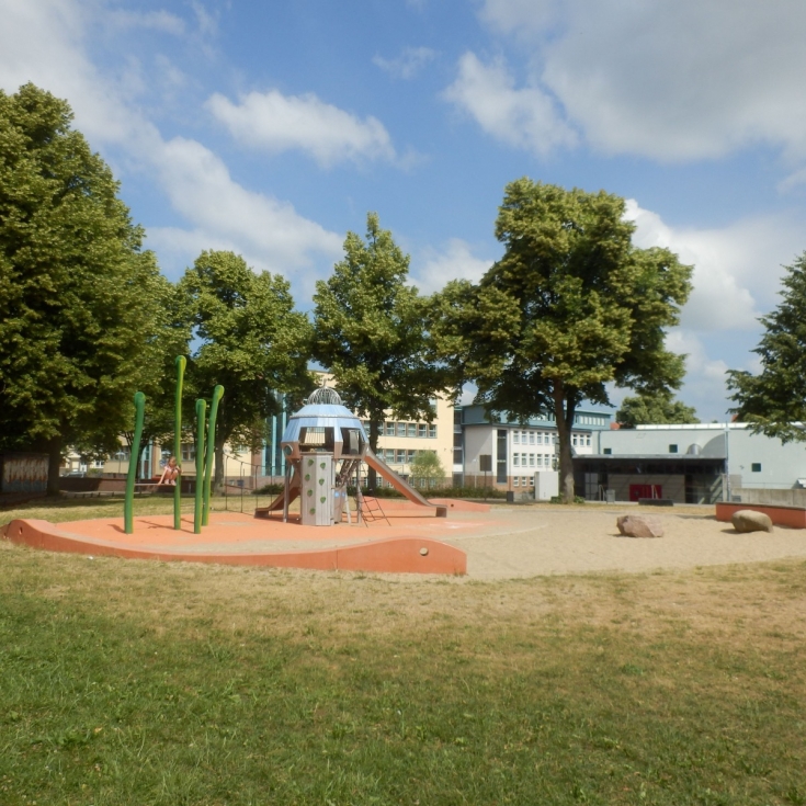 Spielplatz "Rosa-Luxemburg-Straße" – Bild 3