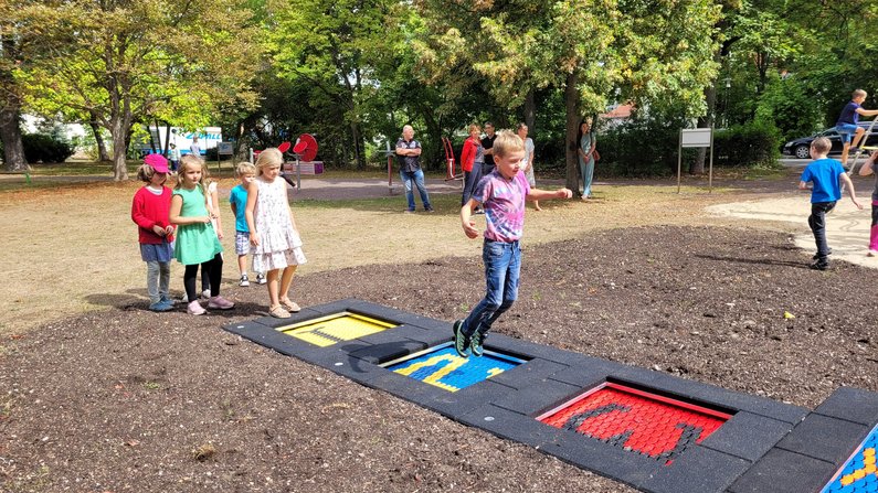 Bewegungsparcours Strasse des Aufbaus – Bild 3