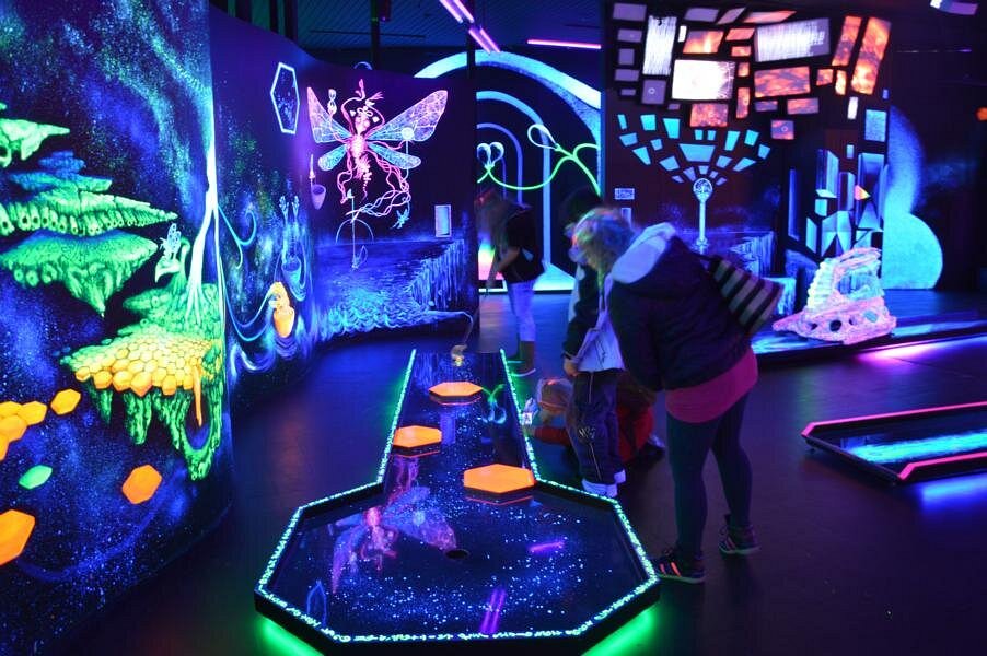 Indoor Minigolf Schwarzlicht – Bild 4