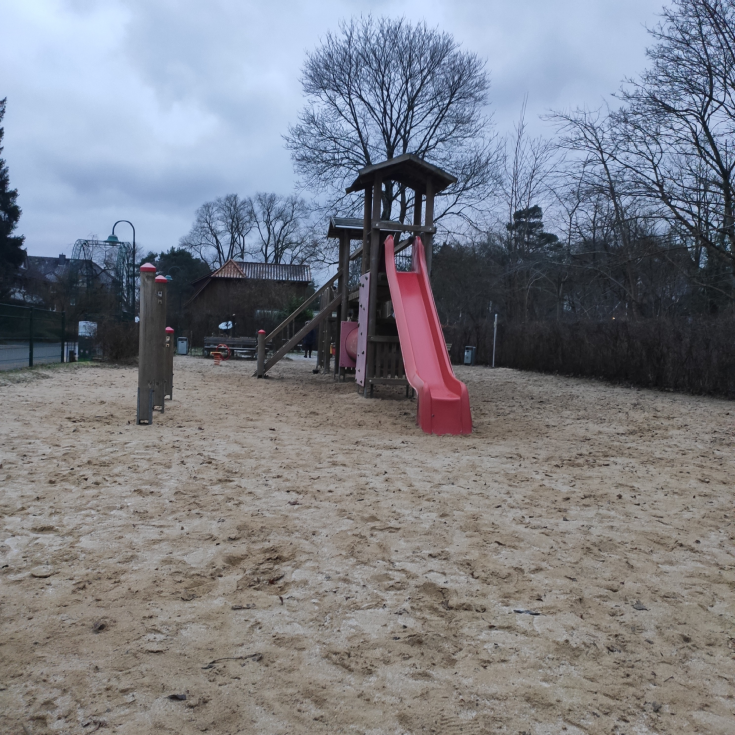 Spielplatz am Bahnhof – Bild 1