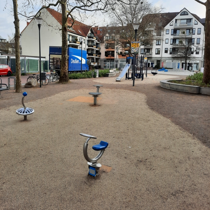 Spielplatz am Warrington-Platz – Bild 1