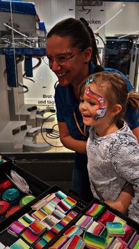 Agentur Fun Face - Kindereventservice - Kinderschminken - Kindergeburtstag- Glitzertattoos - Babybauchbemalung – Bild 3