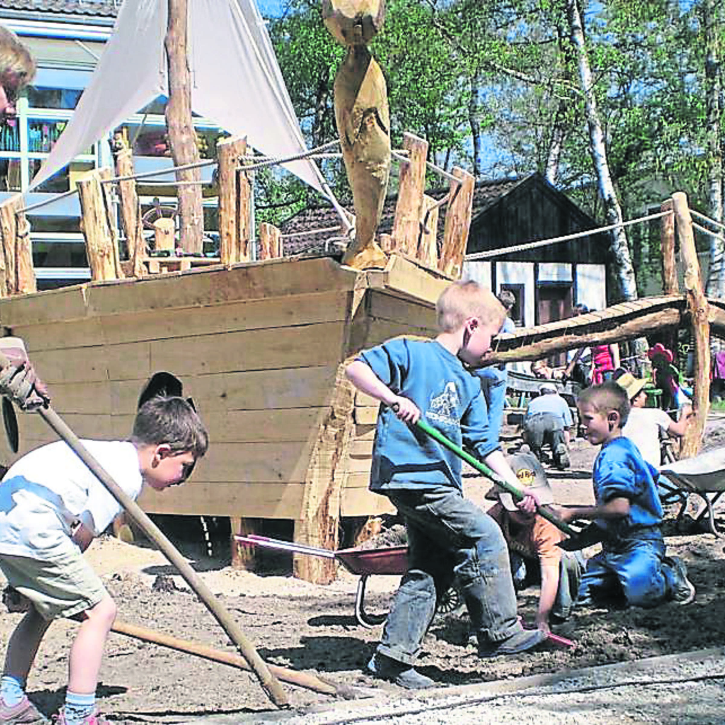 Kinder Spielplatz – Bild 3