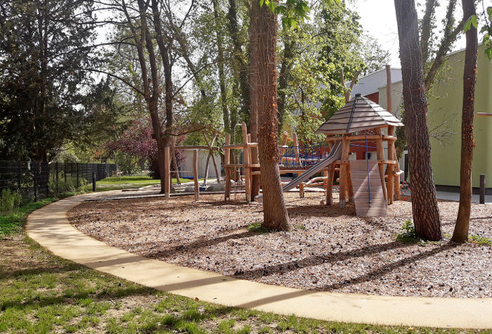 Kinder Spielplatz – Bild 5