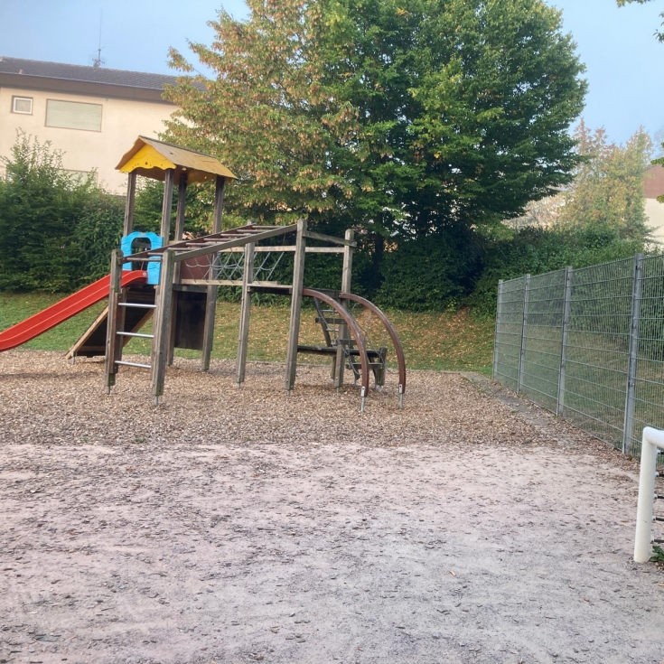 Spielplatz Ernst-Händle-Straße – Bild 1