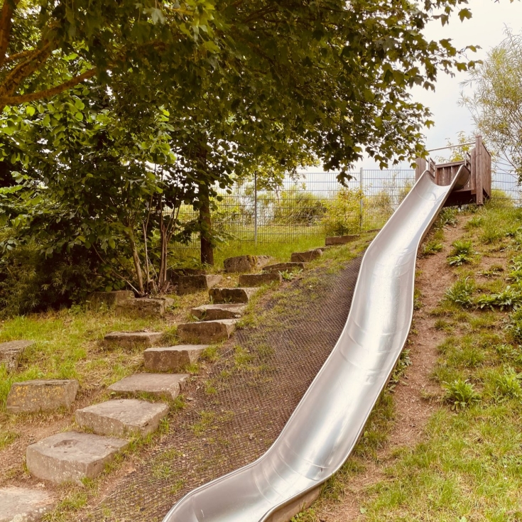 Kletter-Ei und Trampoline – Bild 5