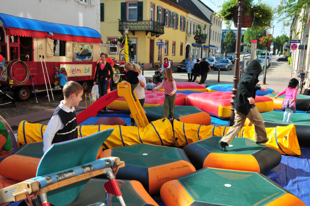 Kinder Spielplatz – Bild 3