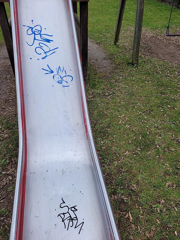 Spielplatz "Waldenburger Straße" – Bild 1