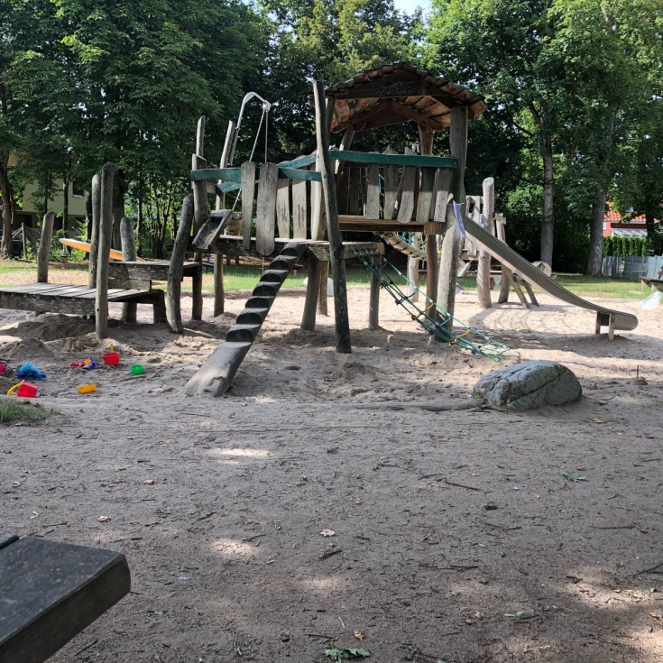 Spielplatz – Bild 1