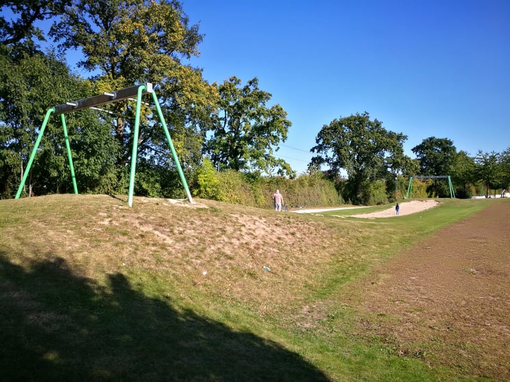 Park mit Seilbahn und Bolzplatz – Bild 2