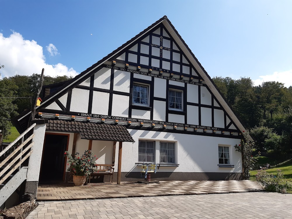 Richard Michael u. Anne Ferienwohnungen u. Bauernhof Grevenbrück – Bild 1