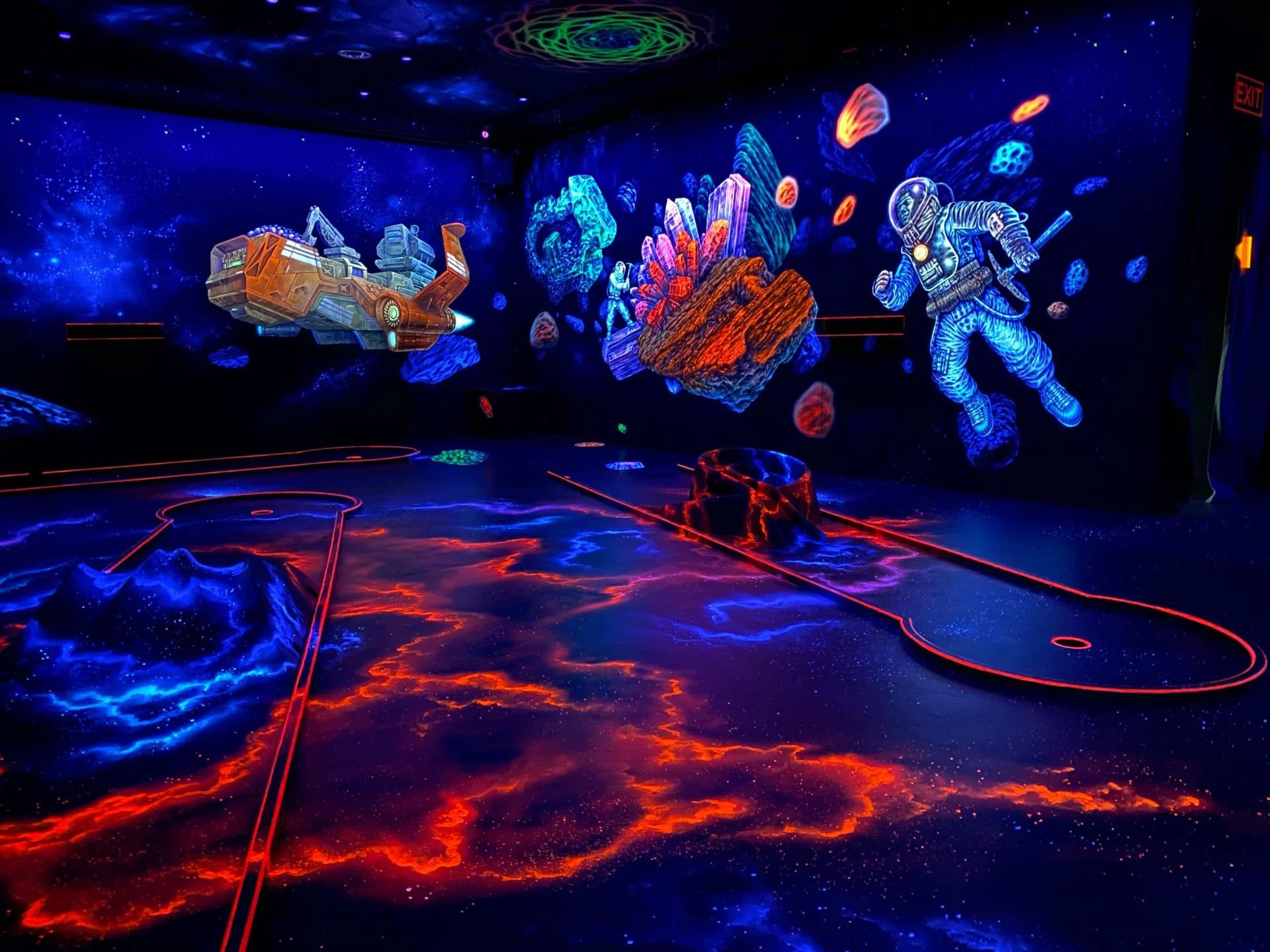 Glowing Rooms 3D Schwarzlicht Minigolf Dortmund – Bild 3