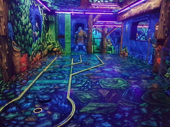 Glowing Rooms 3D Schwarzlicht Minigolf Dortmund – Bild 4