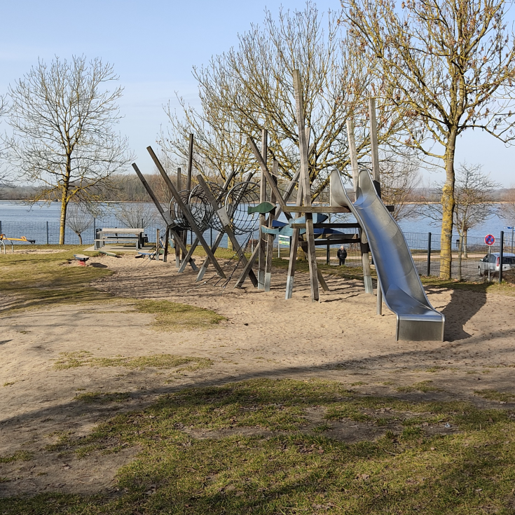 Kinderspielplatz – Bild 2