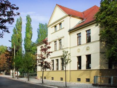Stadt- und Kreisbibliothek Edlef Köppen Genthin – Bild 1