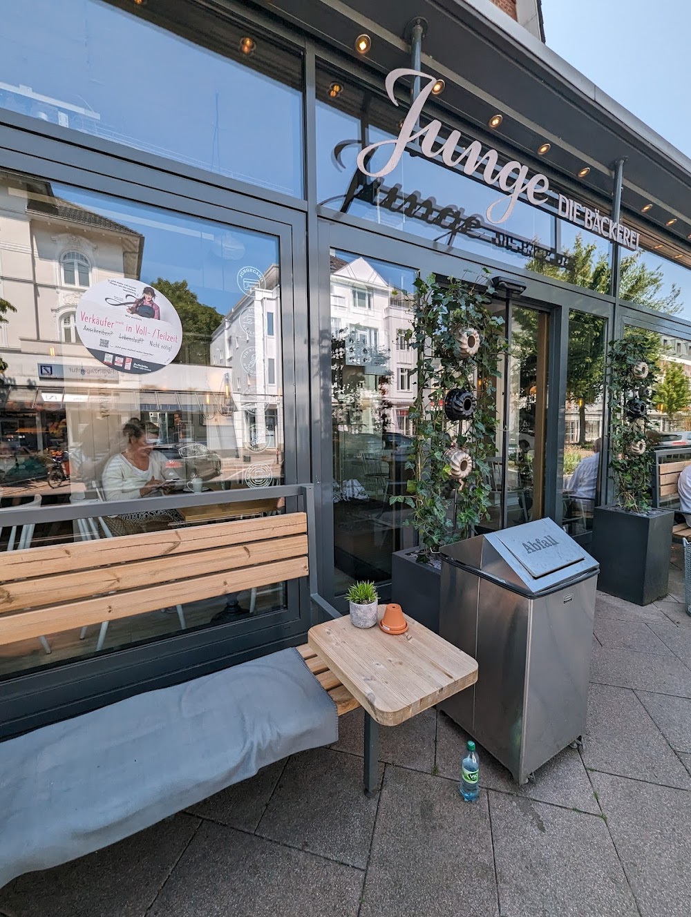 Junge Die Bäckerei. – Bild 1